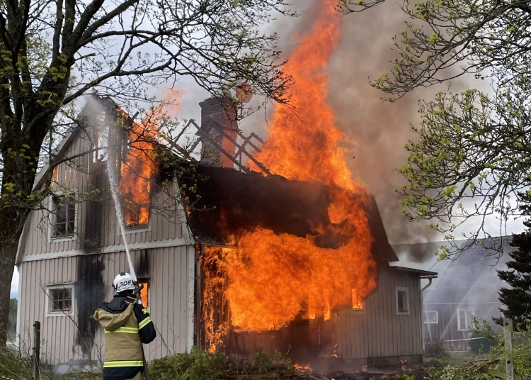 Vid en planerad brandövning i Bollebygd kunde forskare testflyga specialutrustade drönare.
BILD: Helena Grimm