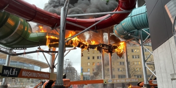 Bilden är tagen kl 10.11, sex minuter efter att de första lågorna slog ut från Rattler. 
BILD: Sweco