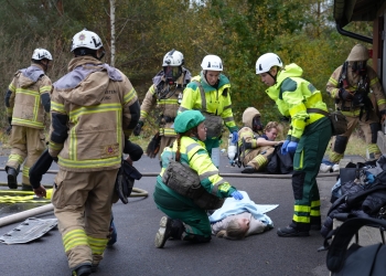 För fjärde året i rad genomfördes en övning för krisstödsgruppen i Lerum, med syftet att träna stödet vid olyckor och stärka samarbetet med blåljuspersonal.
BILD: Lerums kommun