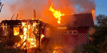 Klockan 02.11 på natten den 13 juni ringer en kvinna själv in till SOS alarm, efter att ha vaknat av sin brandvarnare.
BILD: Räddningstjänsten Sydost