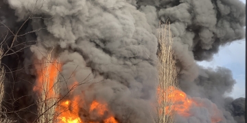 Den snabba spridningen och kraftiga brandbelastningen i Luleå-branden oroar räddningstjänsten.
BILD: Nadja Sandström