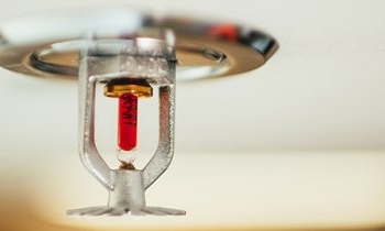 I 72 % av dödsbränderna bedömde samtliga experter att boendesprinkler sannolikt inte skulle ha räddat livet
på den direkt utsatta personen.
BILD: Brandskyddsföreningen